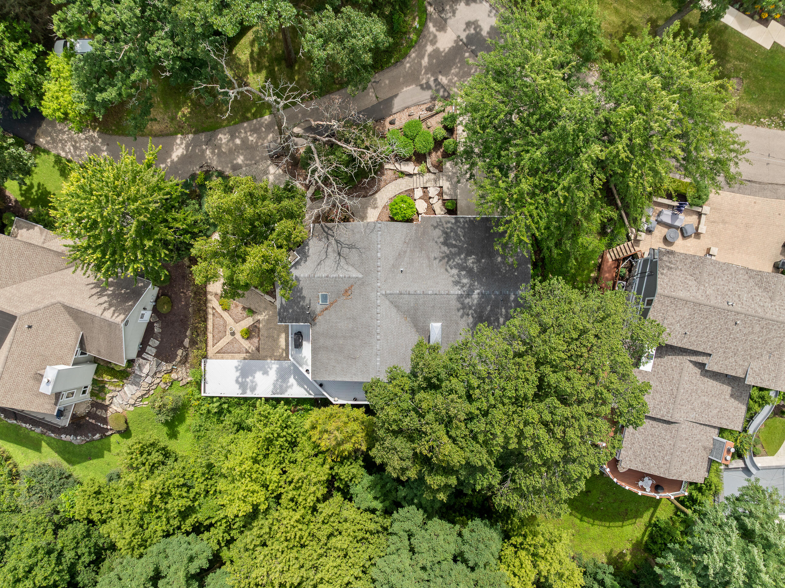 Fontana, Wisconsin 53125, United States, 4 Bedrooms Bedrooms, ,4 BathroomsBathrooms,Residential,Active,183885