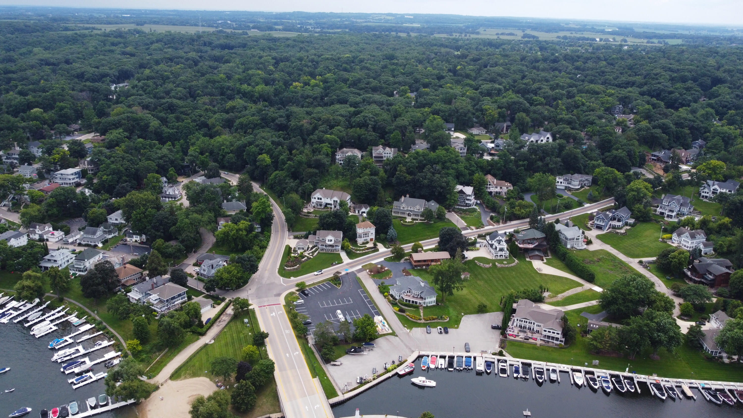 Fontana, Wisconsin 53125, United States, 4 Bedrooms Bedrooms, ,4 BathroomsBathrooms,Residential,Active,183885