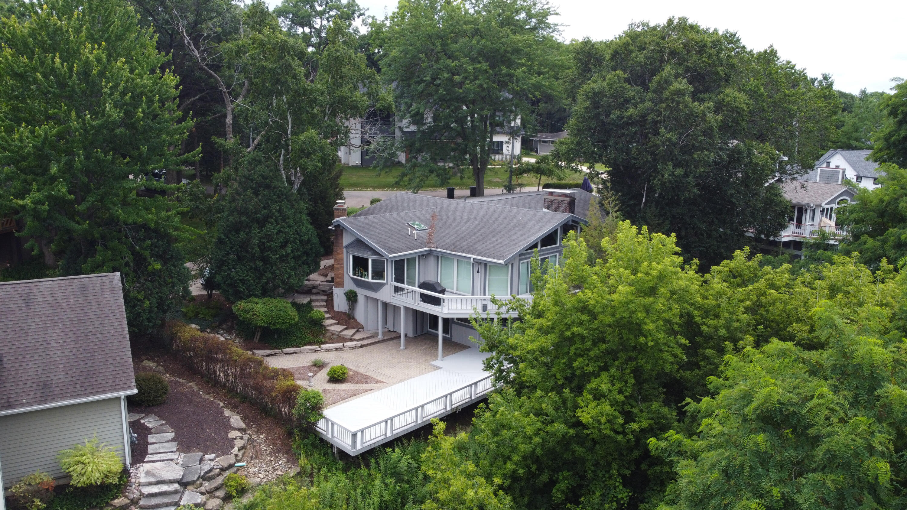 Fontana, Wisconsin 53125, United States, 4 Bedrooms Bedrooms, ,4 BathroomsBathrooms,Residential,Active,183885