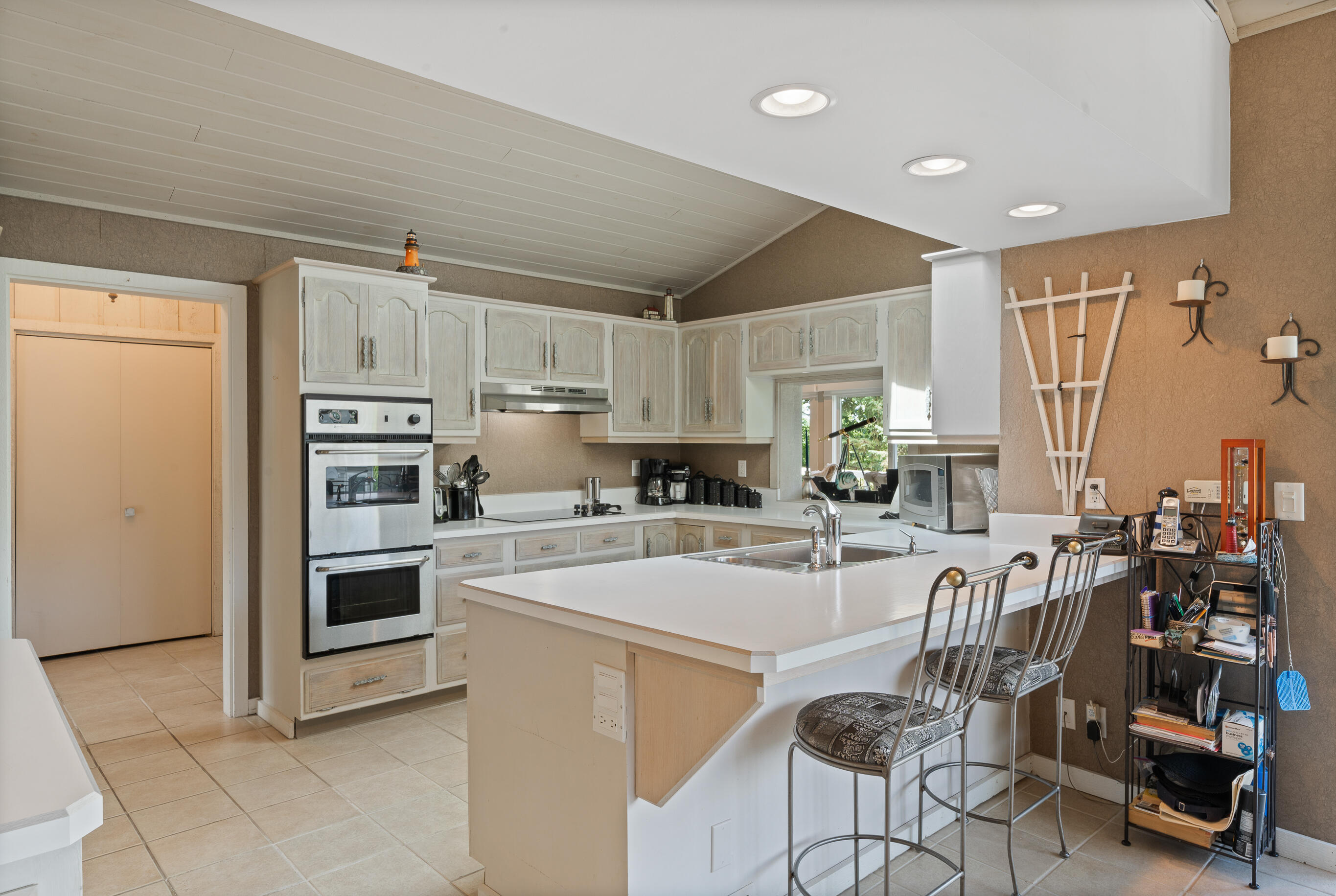 Fontana, Wisconsin 53125, United States, 4 Bedrooms Bedrooms, ,4 BathroomsBathrooms,Residential,Active,183885