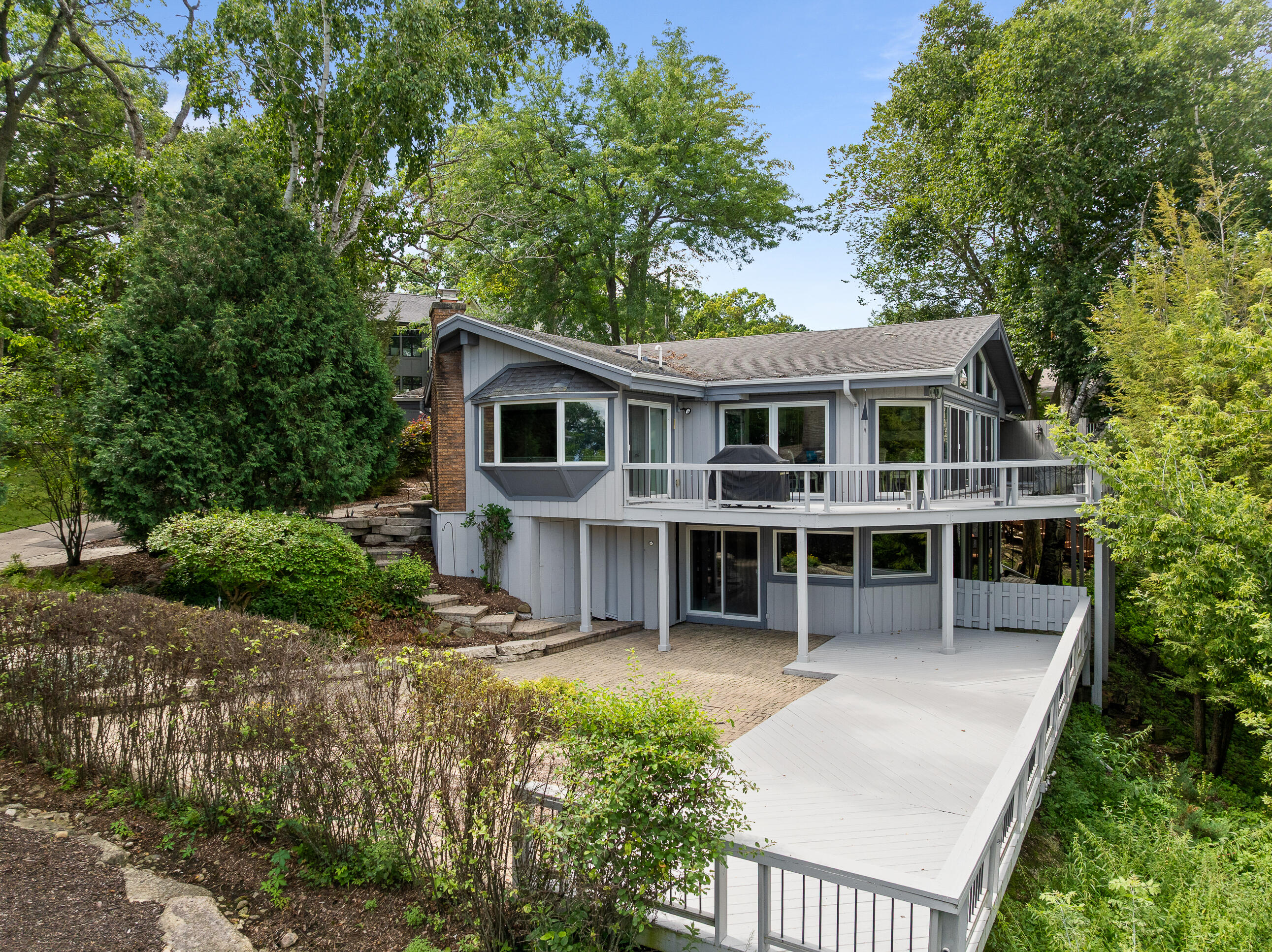 Fontana, Wisconsin 53125, United States, 4 Bedrooms Bedrooms, ,4 BathroomsBathrooms,Residential,Active,183885