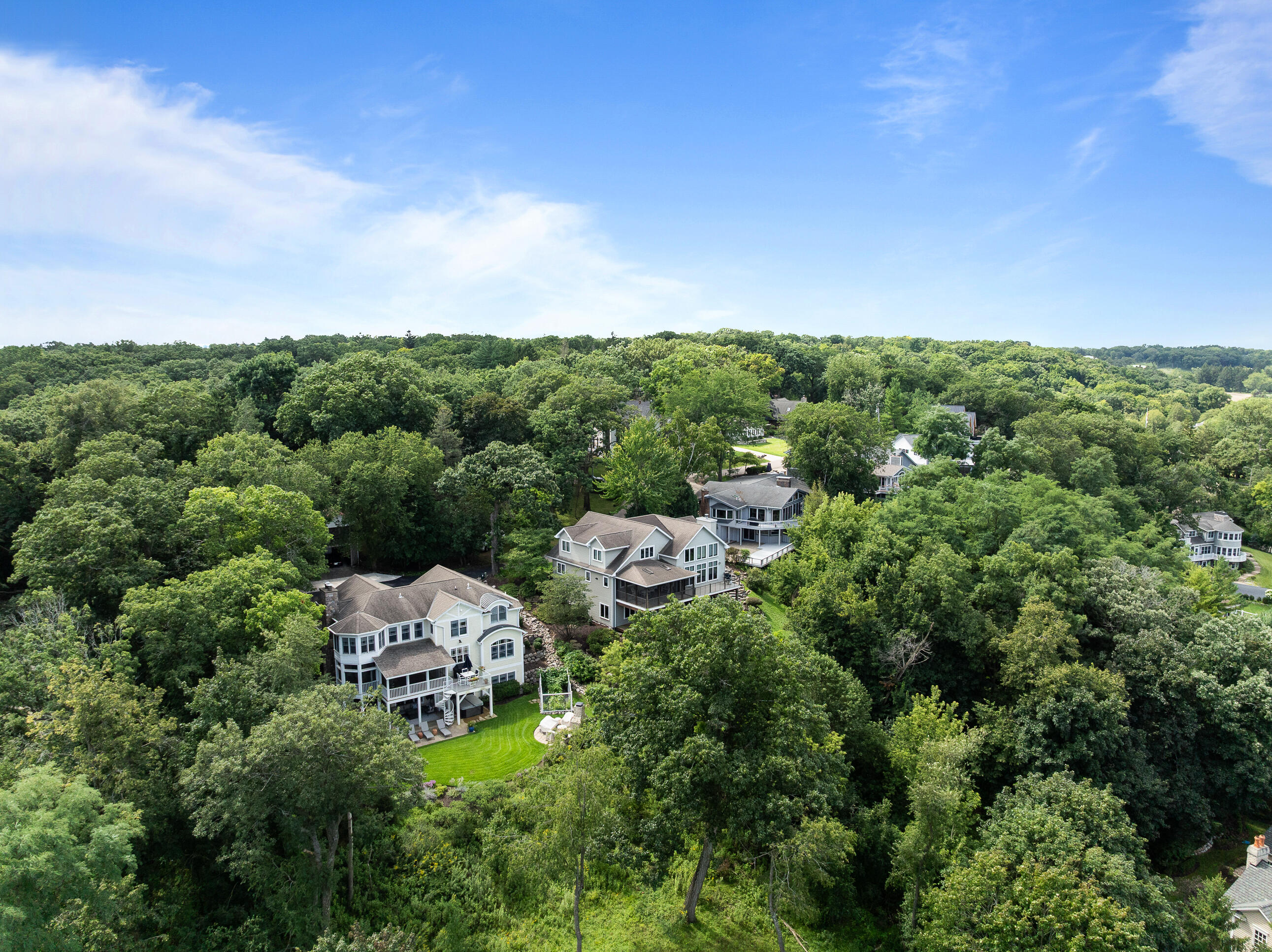 Fontana, Wisconsin 53125, United States, 4 Bedrooms Bedrooms, ,4 BathroomsBathrooms,Residential,Active,183885