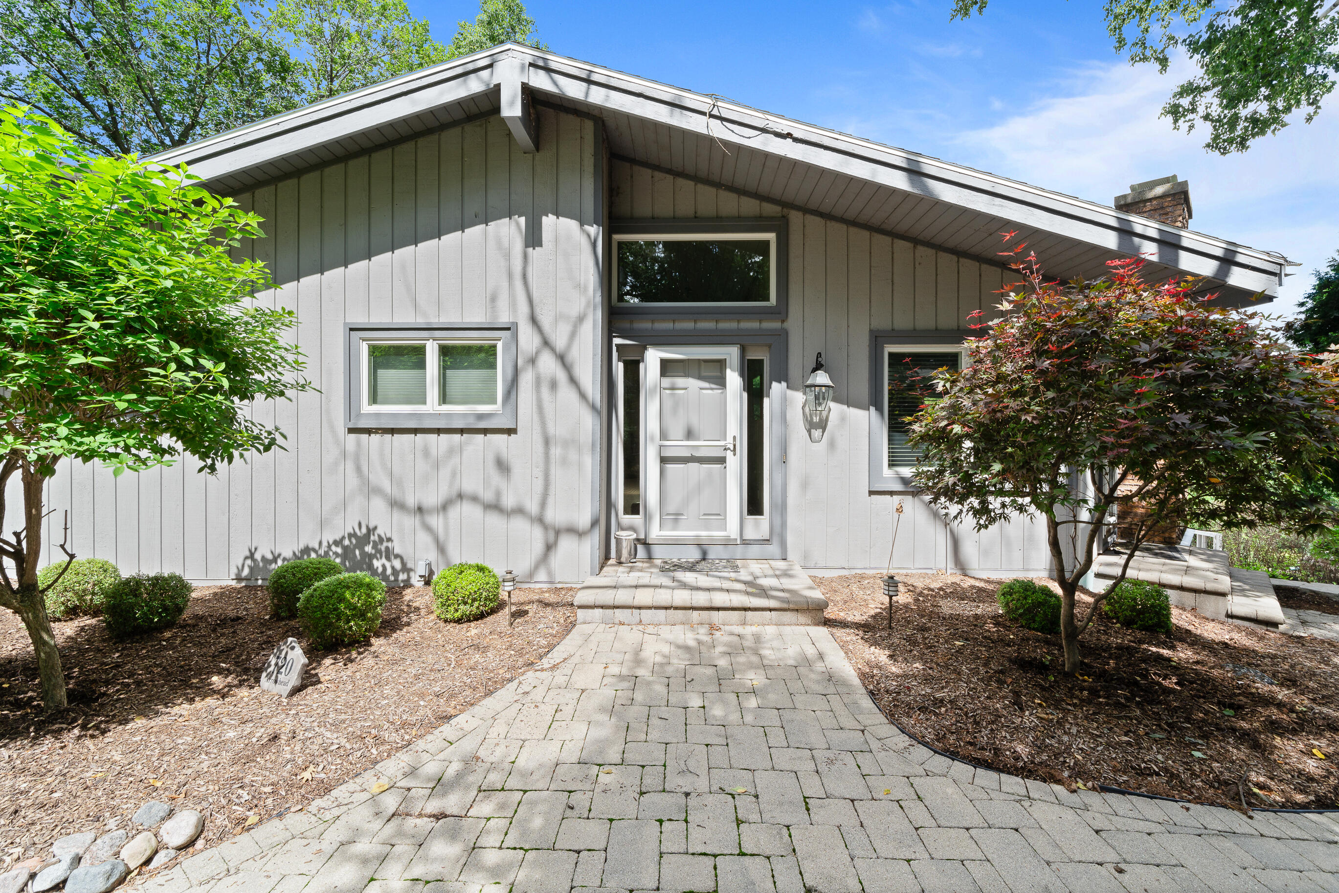 Fontana, Wisconsin 53125, United States, 4 Bedrooms Bedrooms, ,4 BathroomsBathrooms,Residential,Active,183885