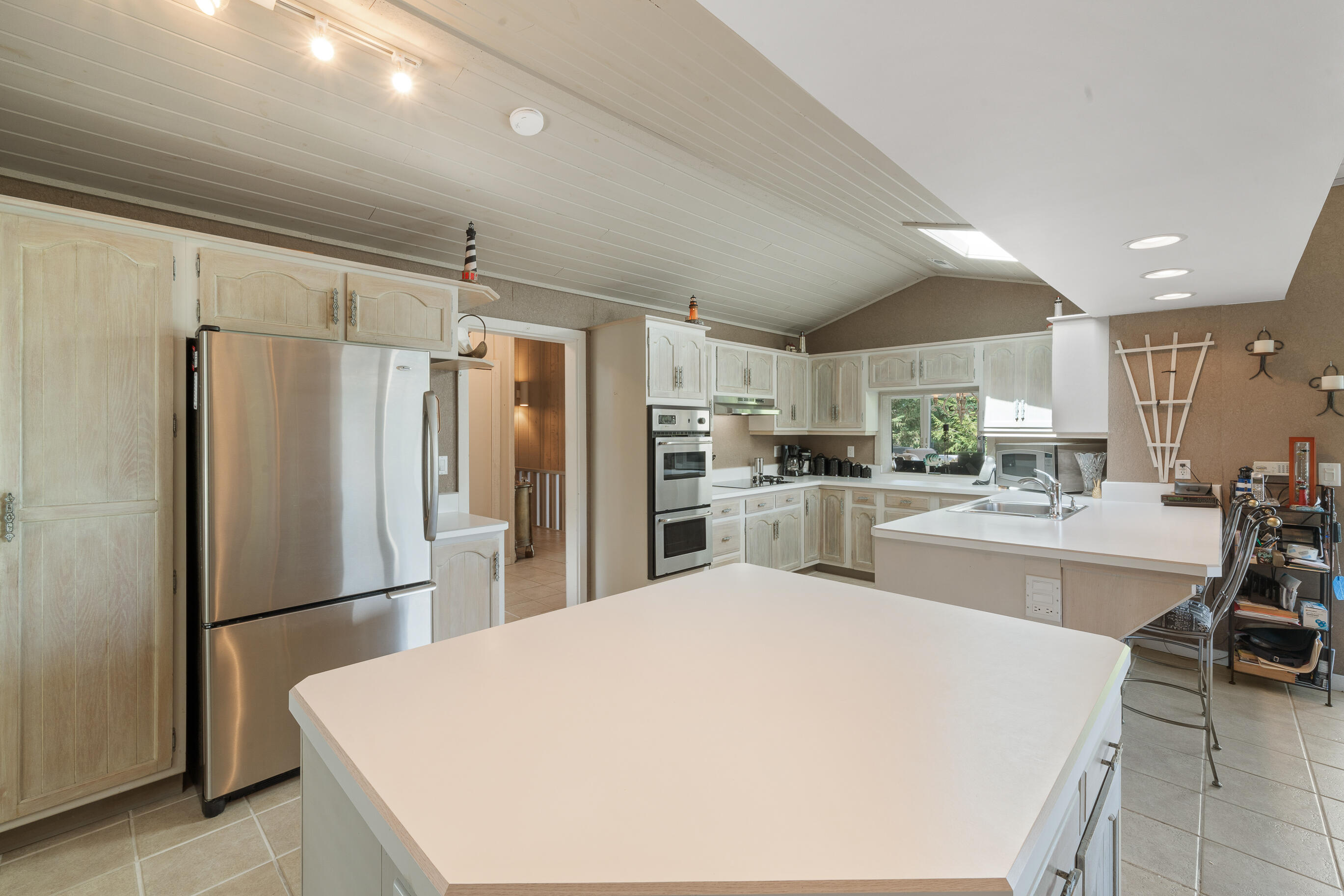 Fontana, Wisconsin 53125, United States, 4 Bedrooms Bedrooms, ,4 BathroomsBathrooms,Residential,Active,183885