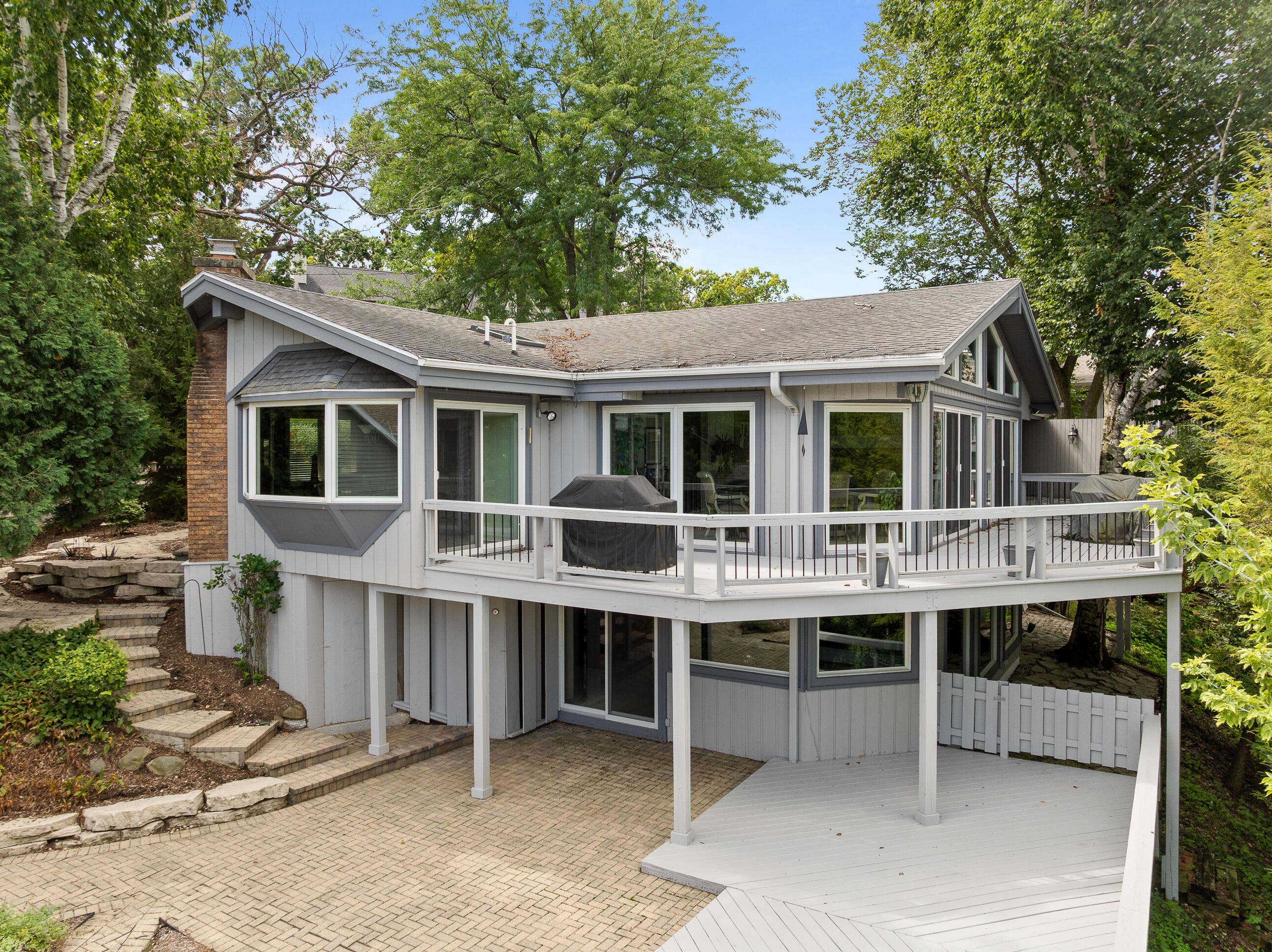 Fontana, Wisconsin 53125, United States, 4 Bedrooms Bedrooms, ,4 BathroomsBathrooms,Residential,Active,183885