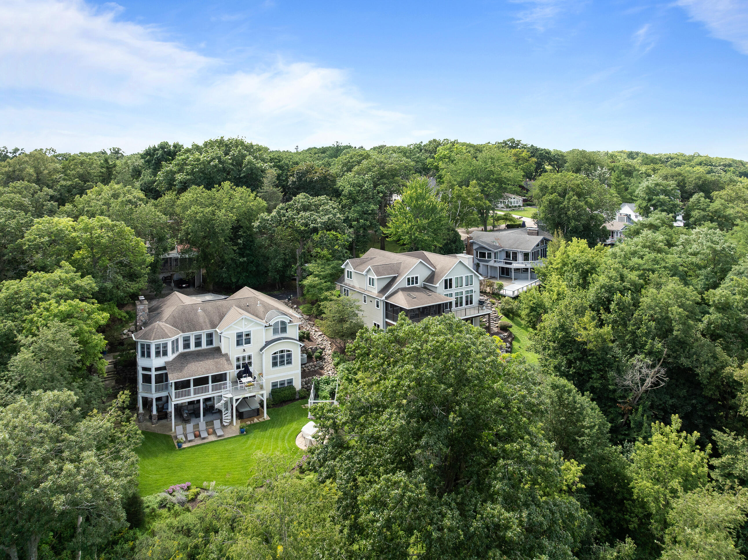 Fontana, Wisconsin 53125, United States, 4 Bedrooms Bedrooms, ,4 BathroomsBathrooms,Residential,Active,183885