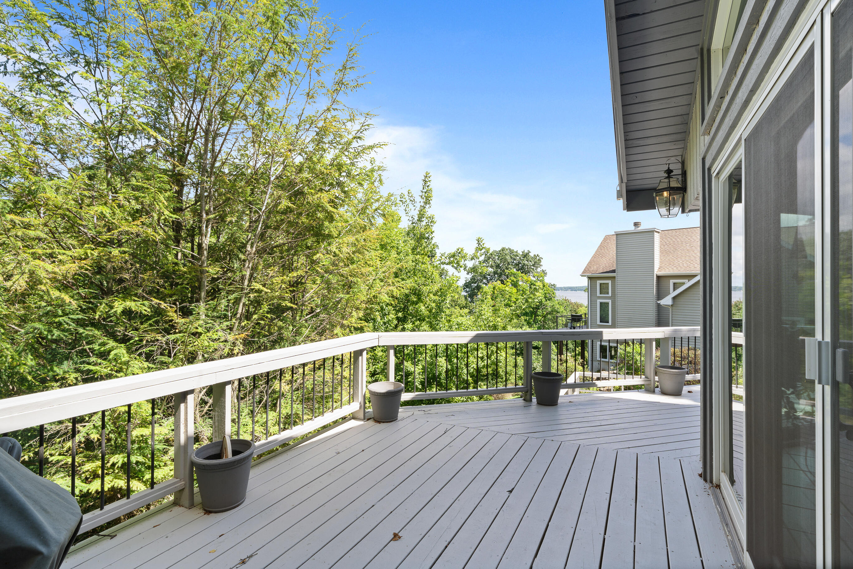 Fontana, Wisconsin 53125, United States, 4 Bedrooms Bedrooms, ,4 BathroomsBathrooms,Residential,Active,183885