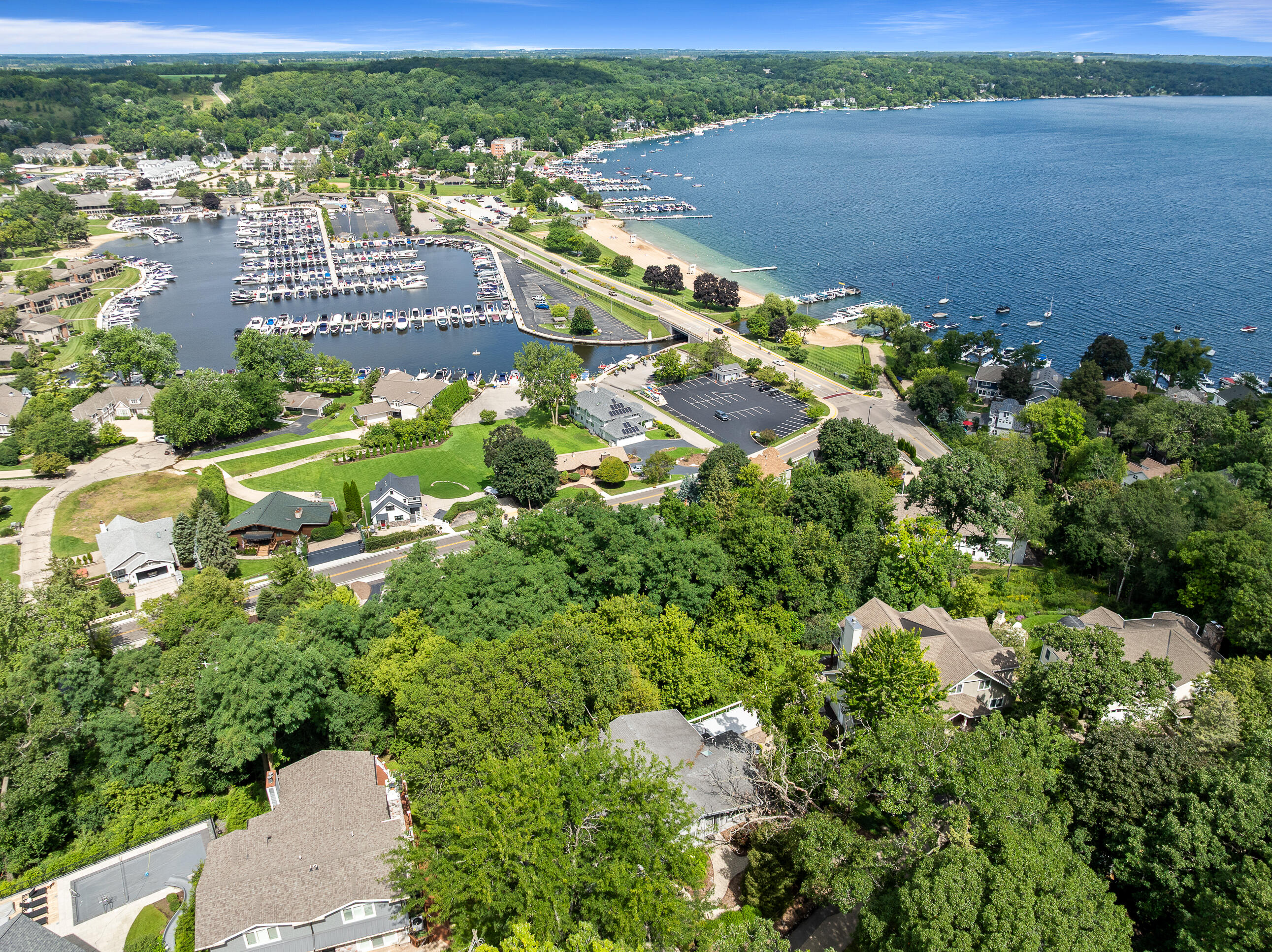 Fontana, Wisconsin 53125, United States, 4 Bedrooms Bedrooms, ,4 BathroomsBathrooms,Residential,Active,183885