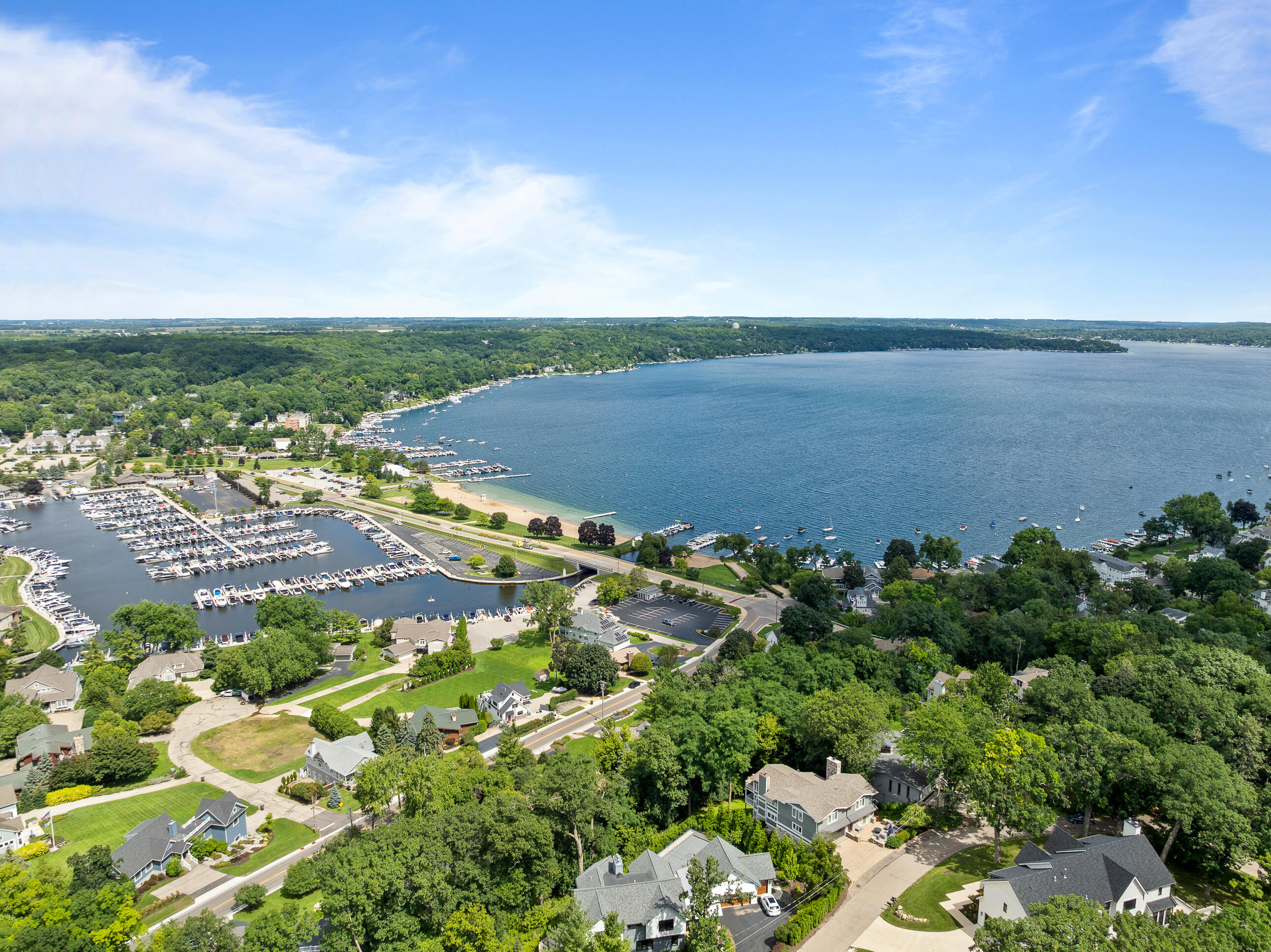 Fontana, Wisconsin 53125, United States, 4 Bedrooms Bedrooms, ,4 BathroomsBathrooms,Residential,Active,183885