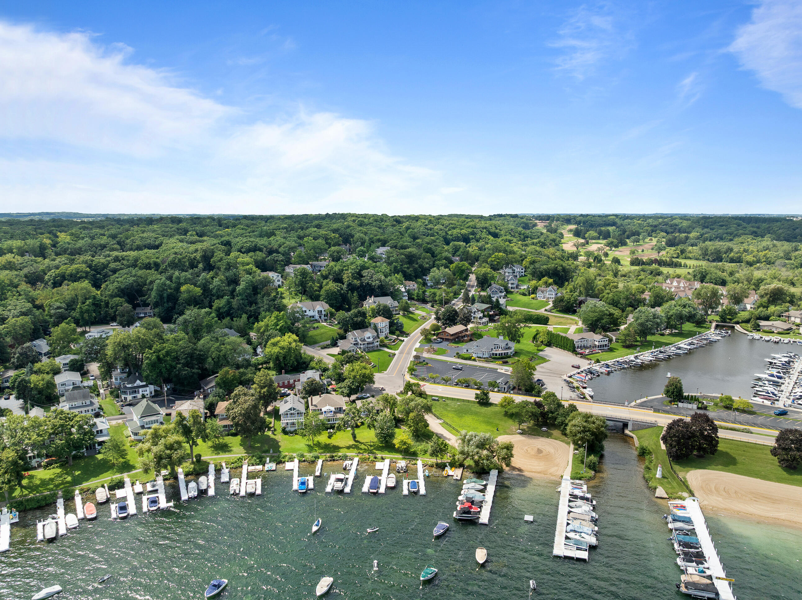 Fontana, Wisconsin 53125, United States, 4 Bedrooms Bedrooms, ,4 BathroomsBathrooms,Residential,Active,183885