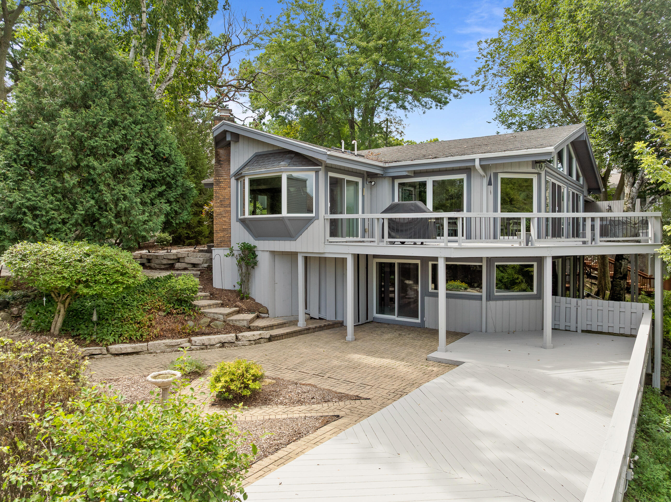 Fontana, Wisconsin 53125, United States, 4 Bedrooms Bedrooms, ,4 BathroomsBathrooms,Residential,Active,183885