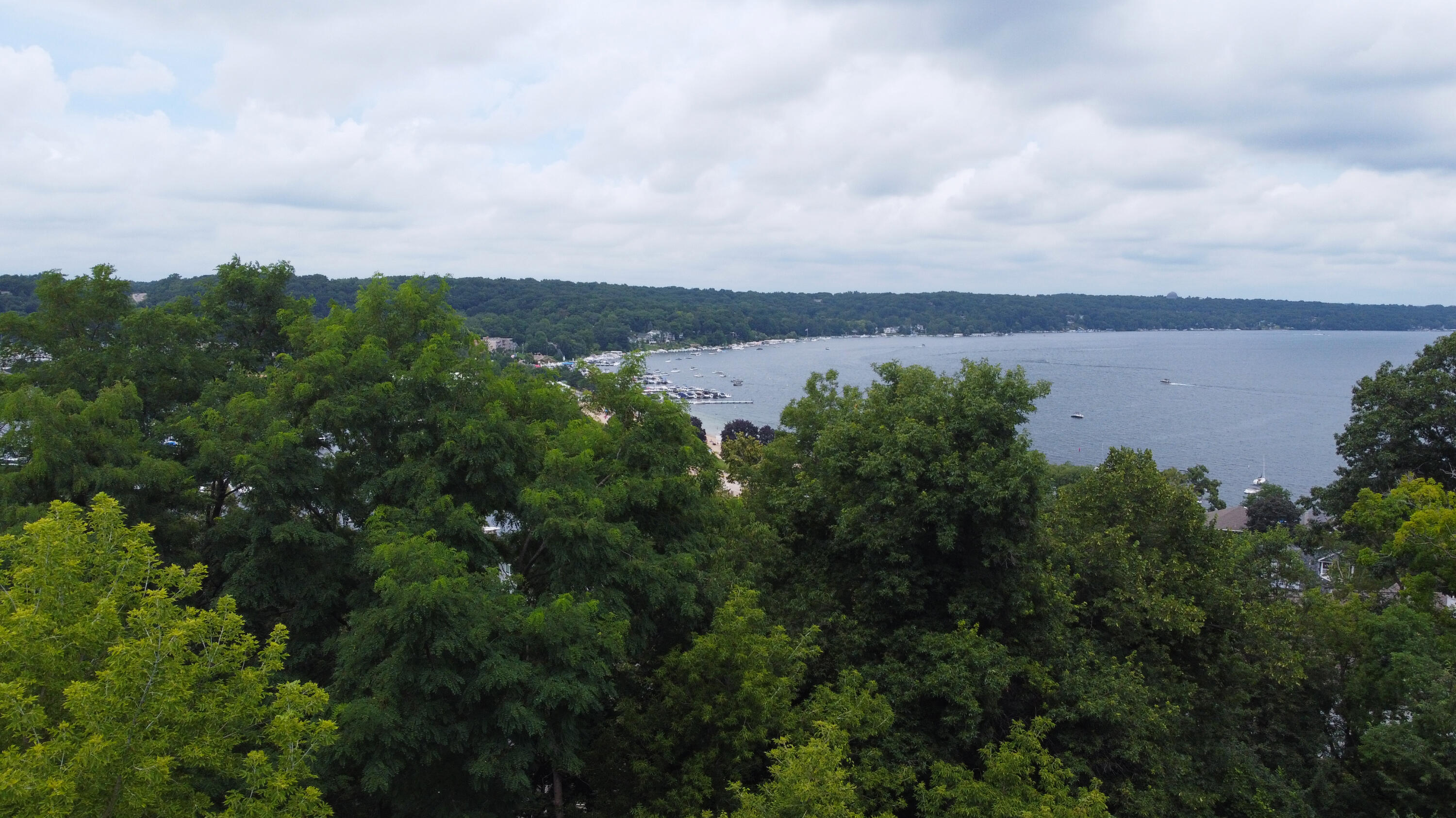 Fontana, Wisconsin 53125, United States, 4 Bedrooms Bedrooms, ,4 BathroomsBathrooms,Residential,Active,183885