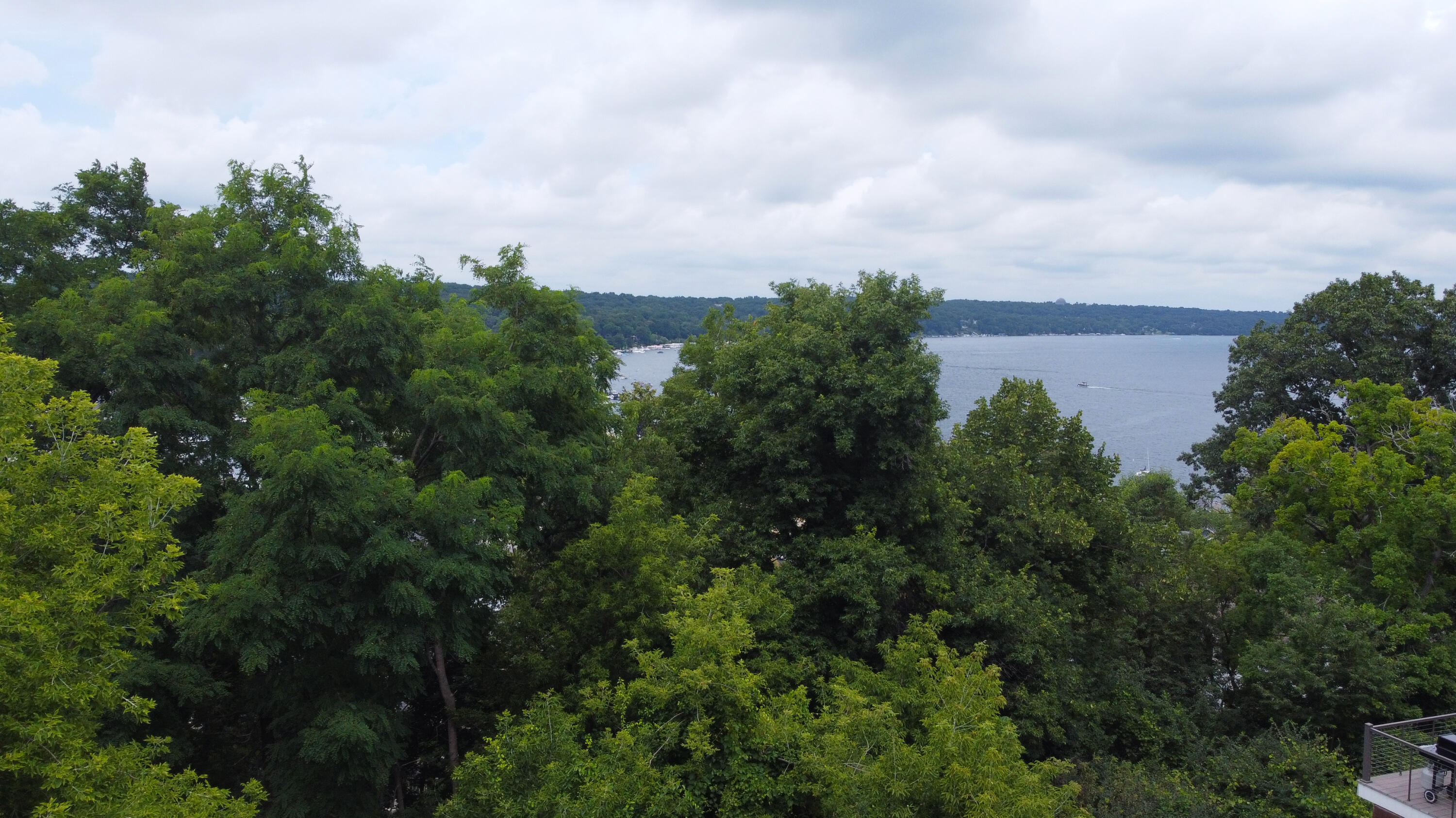 Fontana, Wisconsin 53125, United States, 4 Bedrooms Bedrooms, ,4 BathroomsBathrooms,Residential,Active,183885