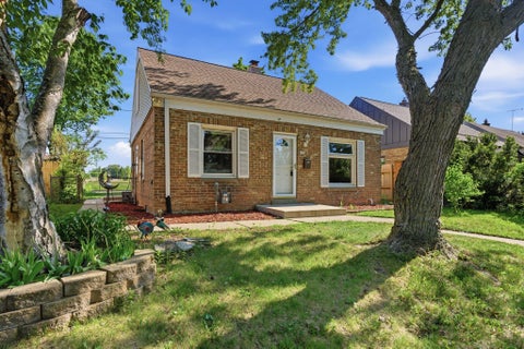 Photo of 471 E Morgan Ave, Milwaukee, WI 53207 (MLS # 1966507)