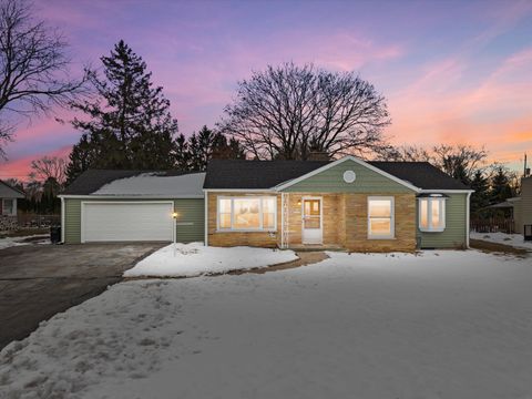 Photo of N62W23905 Sunset Dr, Sussex, WI 53089 (MLS # 1950057)