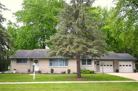 Photo of 417 W Geneva St, Elkhorn, WI 53121 (MLS # 1963752)