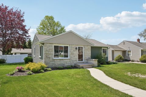 4305 Glenway St, Wauwatosa, WI 53222 - #: 1917051