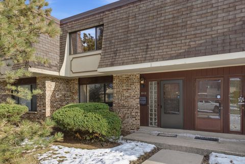 Photo of 6113 W Calumet Rd, Milwaukee, WI 53223 (MLS # 1951015)