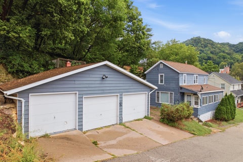 Photo of 142 Washinton St, Fountain City, WI 54629 (MLS # 1979776)