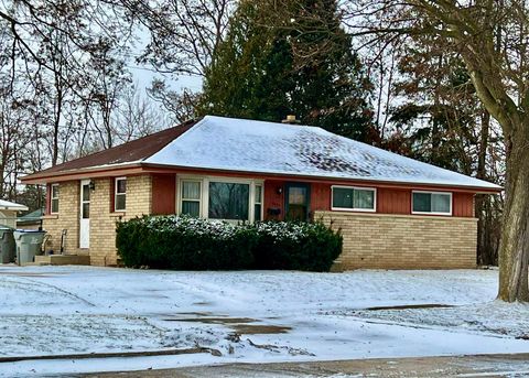 Photo of 6655 N 84th St, Milwaukee, WI 53224 (MLS # 1946356)