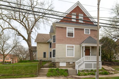 Photo of 107 W Brown St, Milwaukee, WI 53212 (MLS # 1960878)