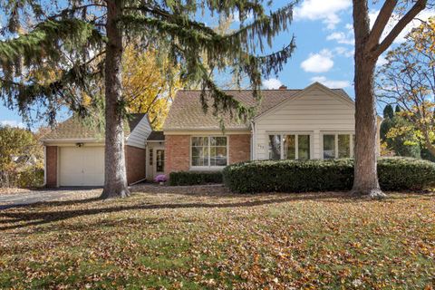 Photo of 260 Lynnwood Ln, Brookfield, WI 53005 (MLS # 1942781)