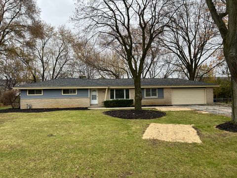 Photo of 1840 E Lone Oak Cir, Brookfield, WI 53045 (MLS # 1944331)