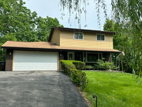 Photo of N3252 Robin Rd, Geneva, WI 53147 (MLS # 1945407)