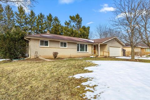 Photo of 15540 W Glendale Dr, New Berlin, WI 53151 (MLS # 1954796)