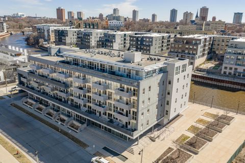 Photo of 1902 N Commerce St, Milwaukee, WI 53212 (MLS # 1954003)