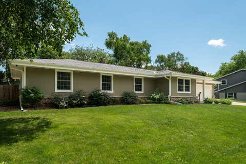Photo of W56N850 N Meadow Ct, Cedarburg, WI 53012 (MLS # 1967905)