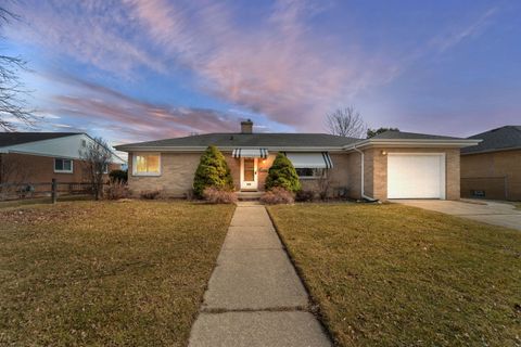 Photo of 619 Echo Ln, Racine, WI 53406 (MLS # 1952691)