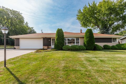 Photo of 13685 W Park Ave, New Berlin, WI 53151 (MLS # 1935040)