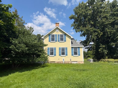 Photo of 4002 W Bonniwell Rd, Mequon, WI 53097 (MLS # 1978365)