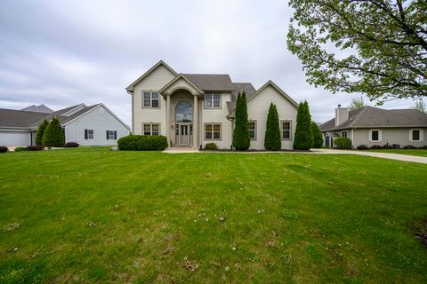 Photo of 5278 W Highlands Ct, Franklin, WI 53132 (MLS # 1924777)