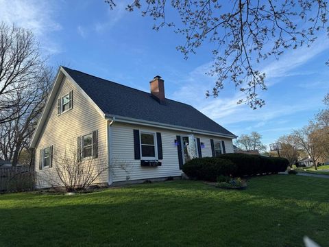 Photo of 190 Debbie Dr, Waukesha, WI 53189 (MLS # 1959200)