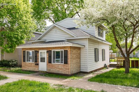 Photo of 1020 Farnam St, La Crosse, WI 54601 (MLS # 1961662)