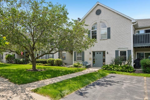 Photo of N25 W24069 River Park Dr, Pewaukee, WI 53072 (MLS # 1978665)