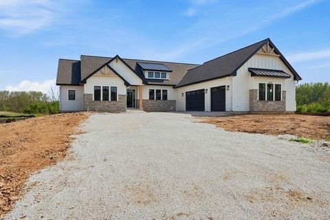 Photo of 9401 W Huntington Dr, Mequon, WI 53097 (MLS # 1949660)