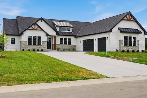 Photo of 9401 W Huntington Dr, Mequon, WI 53097 (MLS # 1949660)