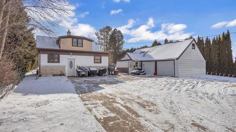 Photo of 1813 Washington Ave, Sheboygan, WI 53081 (MLS # 1948767)