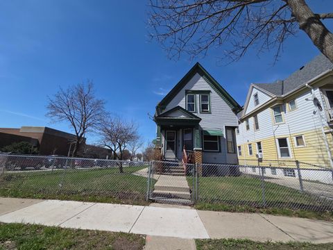 Photo of 1571 S 14th St, Milwaukee, WI 53204 (MLS # 1957873)