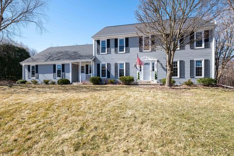 Photo of 1095 Ridge Rd, Brookfield, WI 53186 (MLS # 1953377)