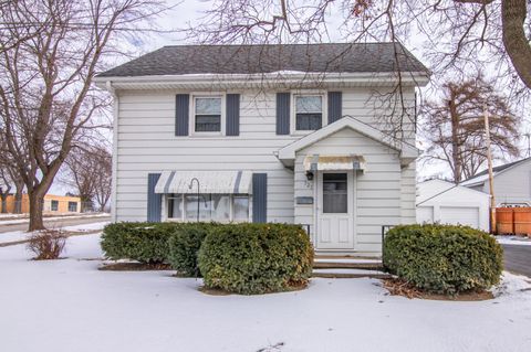 Photo of 921 N Center St, Beaver Dam, WI 53916 (MLS # 1949901)