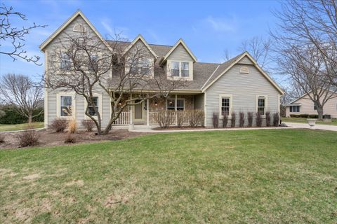 Photo of N66W13490 Crestwood Dr, Menomonee Falls, WI 53051 (MLS # 1956446)