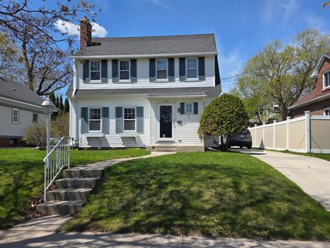Photo of 1020 N 14th St, Manitowoc, WI 54220 (MLS # 1961762)