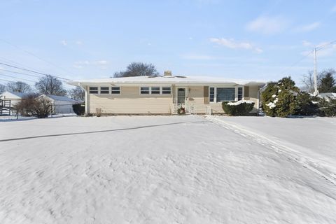 Photo of W169N8673 Sheridan Dr, Menomonee Falls, WI 53051 (MLS # 1948729)
