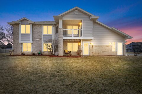 Photo of 6940 S Rolling Meadows Ct, Oak Creek, WI 53154 (MLS # 1955014)