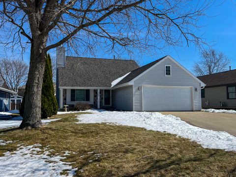 Photo of 3605 15th Ave, South Milwaukee, WI 53172 (MLS # 1954526)