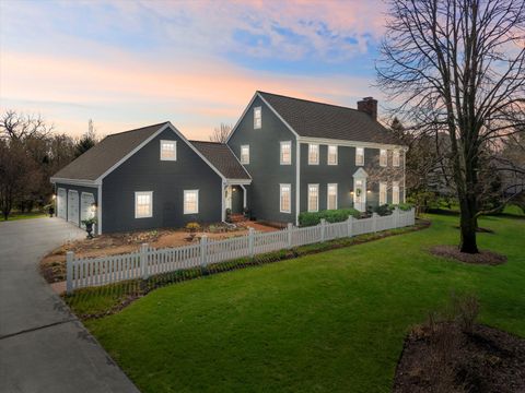 Photo of W289N3344 Lost Creek Ct, Delafield, WI 53072 (MLS # 1957891)